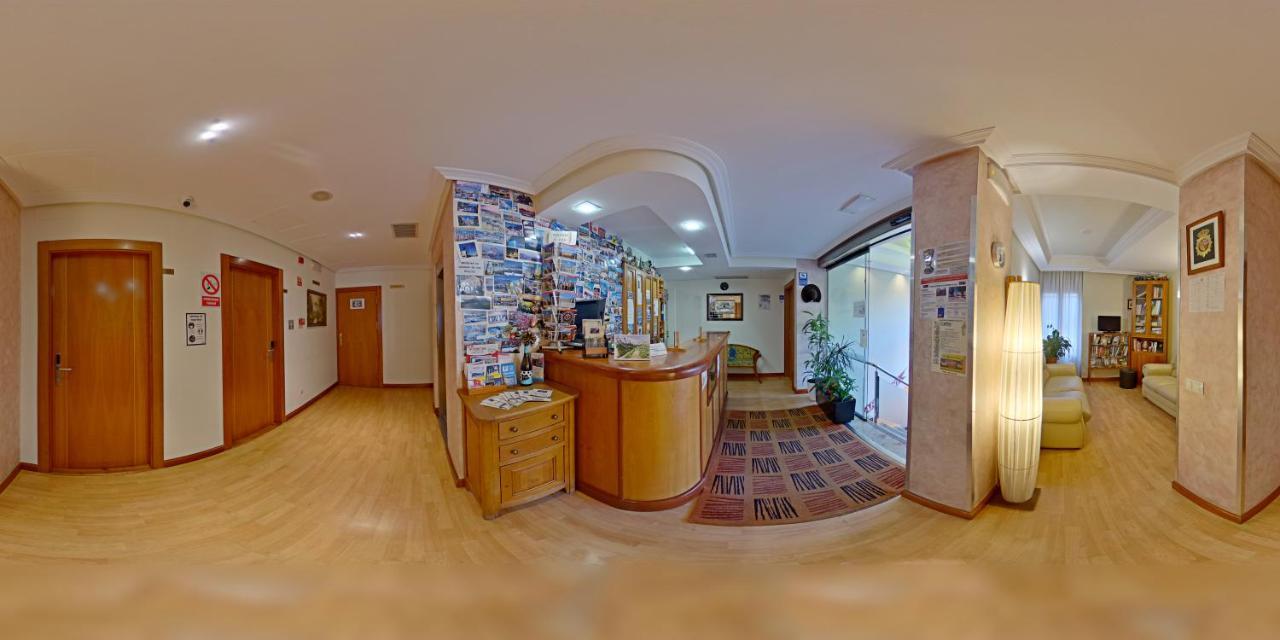 Hostal Restaurante Boccalino León Buitenkant foto