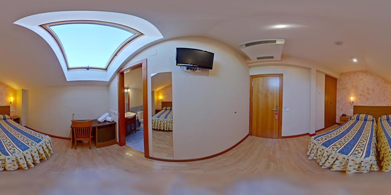 Hostal Restaurante Boccalino León Buitenkant foto
