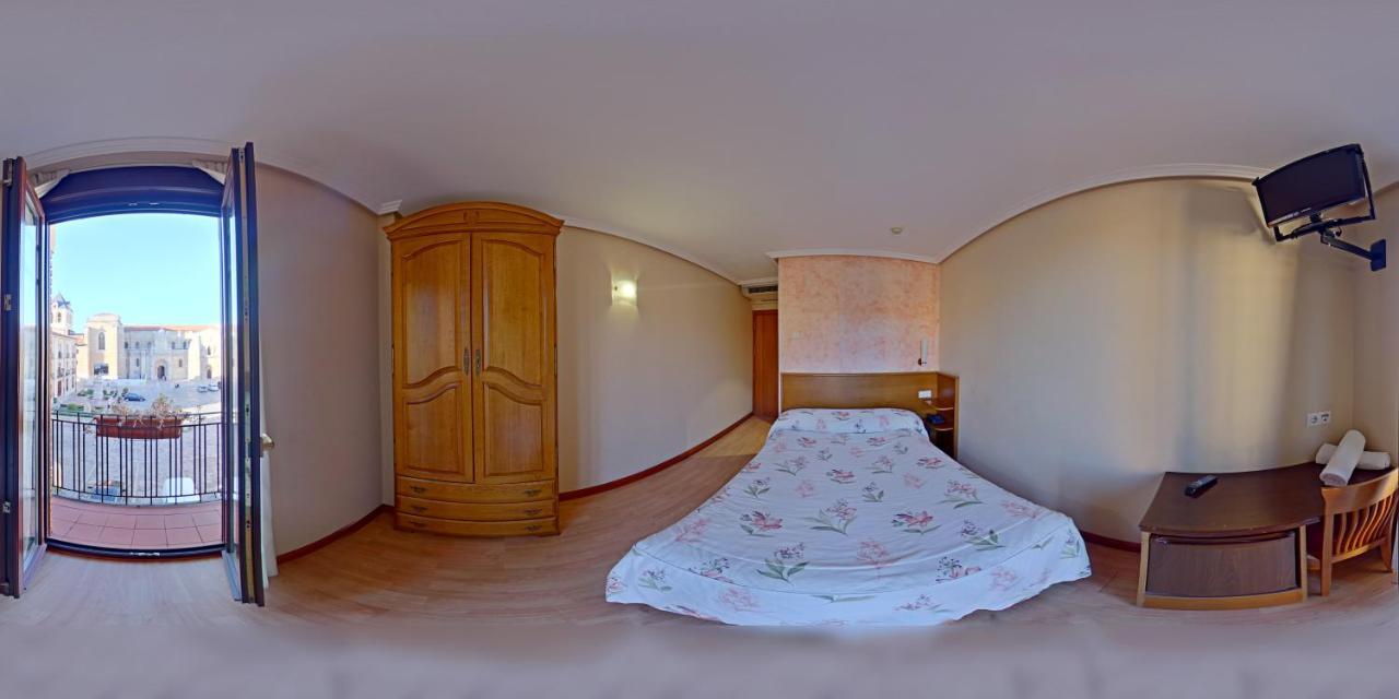 Hostal Restaurante Boccalino León Buitenkant foto