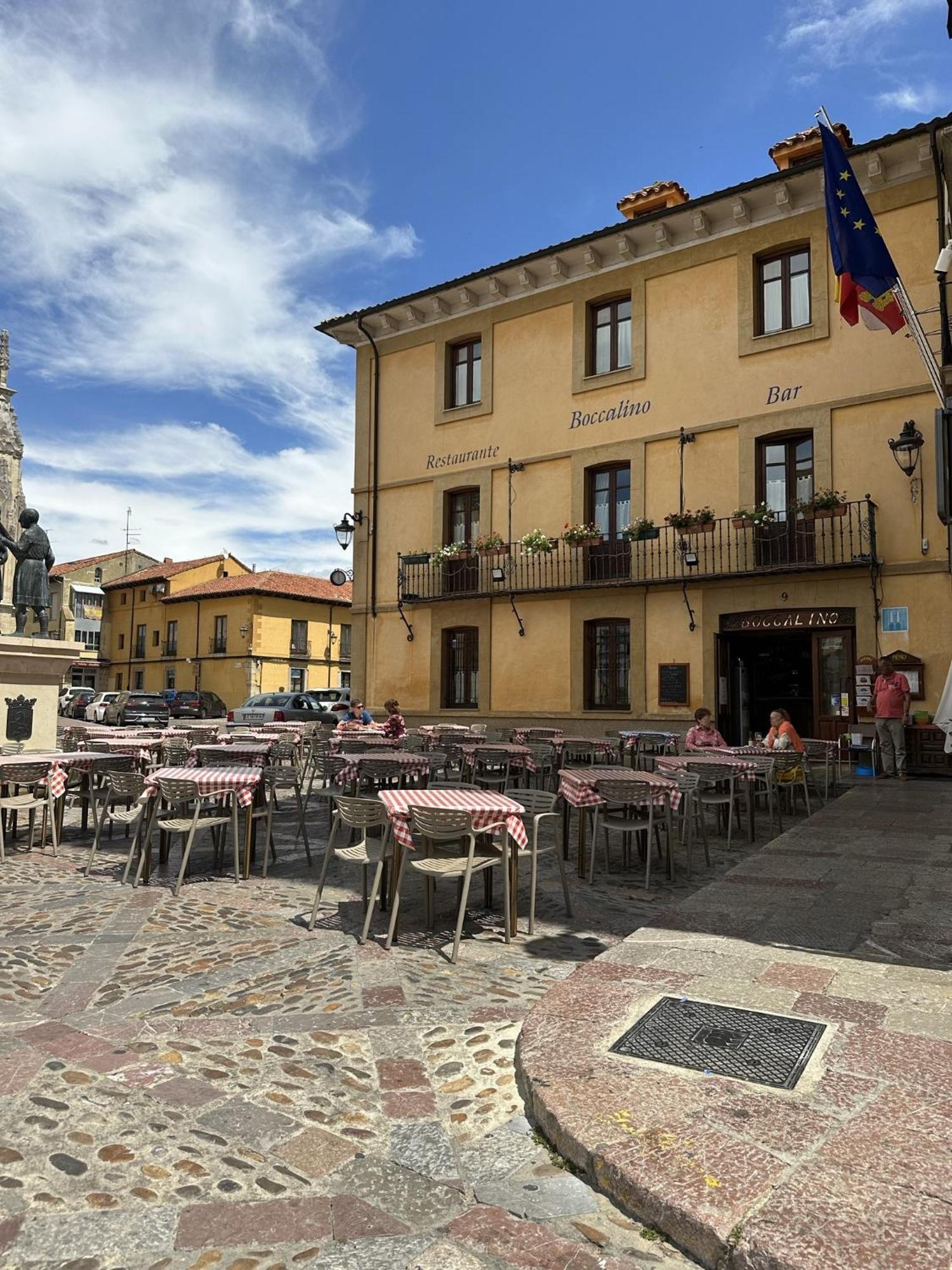 Hostal Restaurante Boccalino León Buitenkant foto