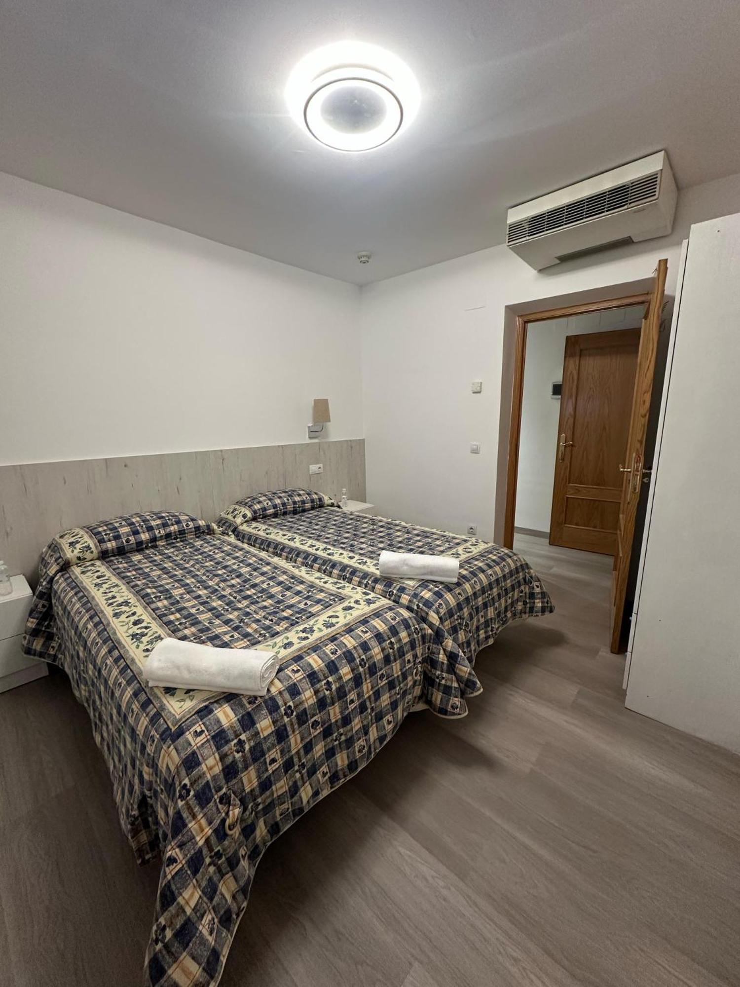 Hostal Restaurante Boccalino León Buitenkant foto